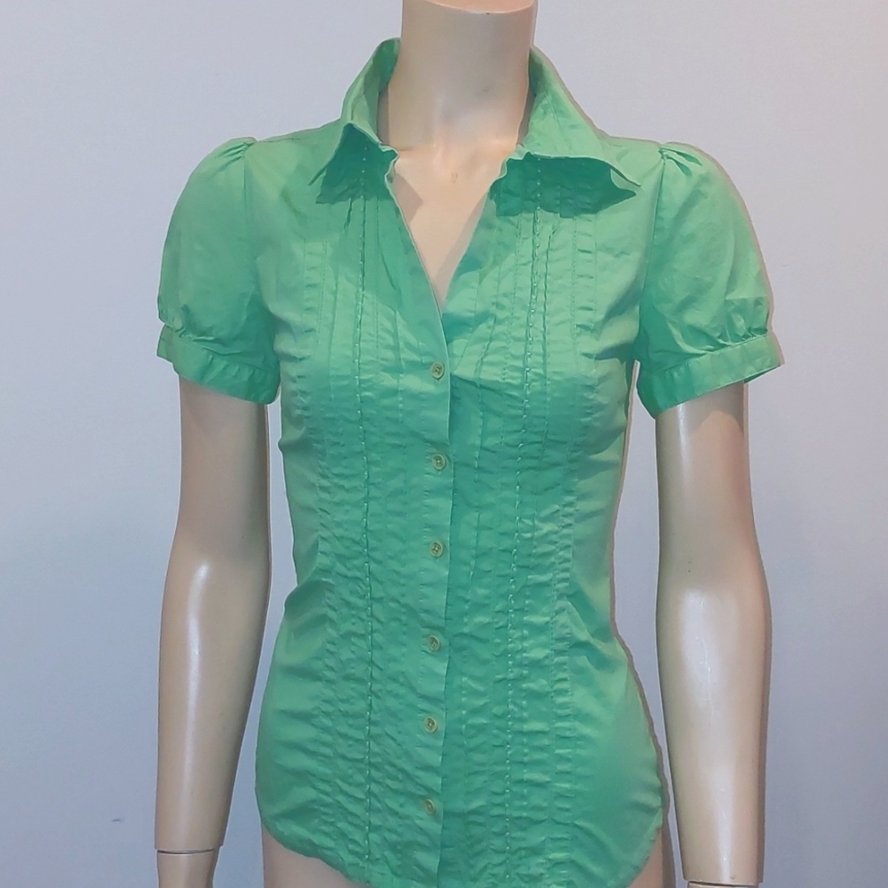 Guess mint green button down short sleeve top size XS
